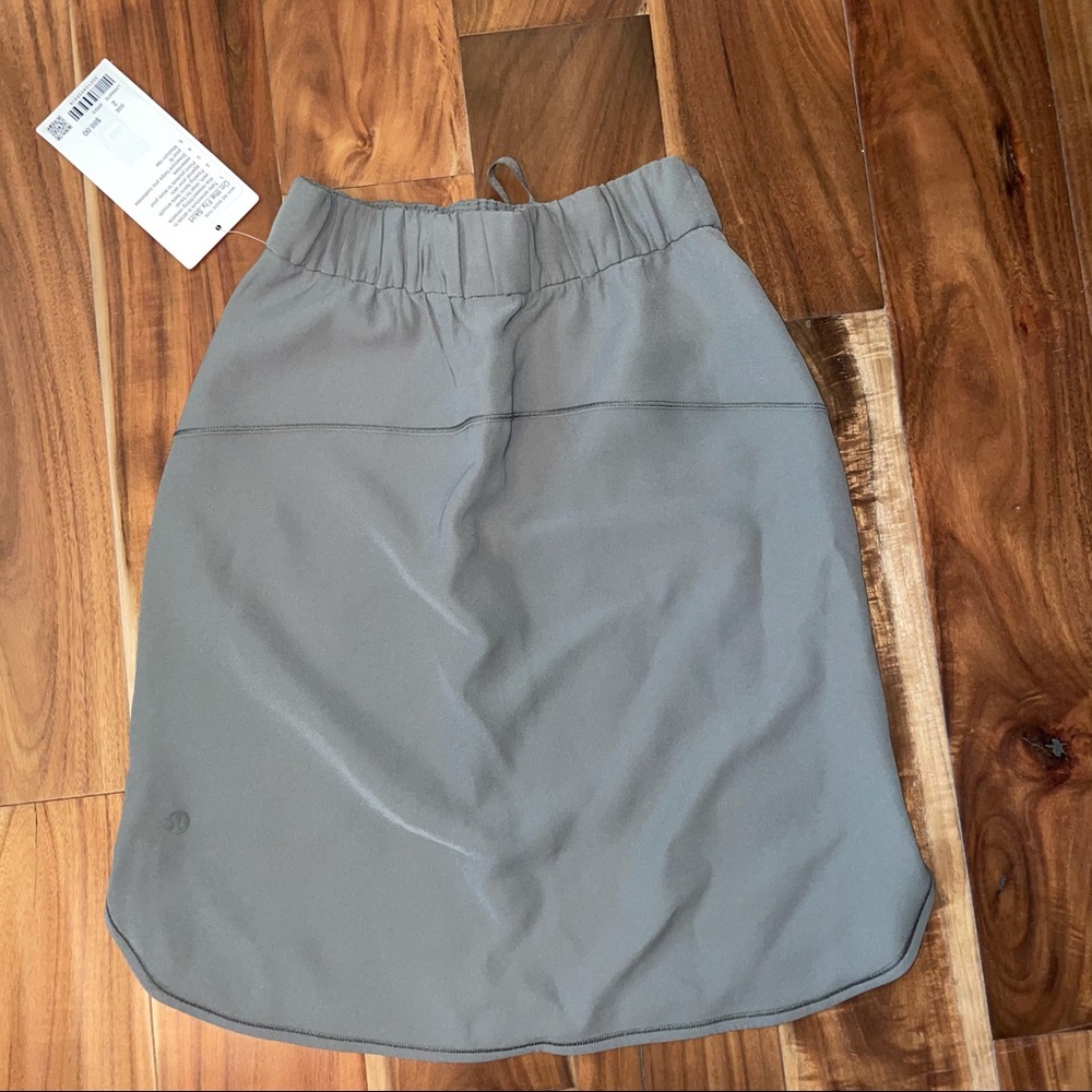 Lululemon on the fly skirt grey sage green nwt - Picture 5 of 7